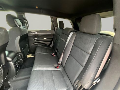 Used 2020 Jeep Grand Cherokee Laredo AWD/4WD image 22