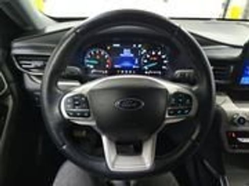 Used 2022 Ford Explorer XLT w/ Equipment Group 202A image 12