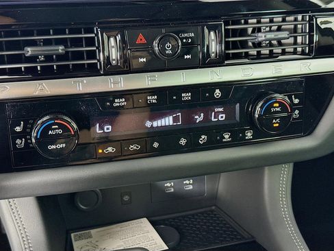 New 2026 Nissan Pathfinder Platinum image 17