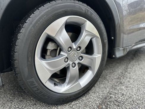 Used 2021 Honda HR-V LX image 9