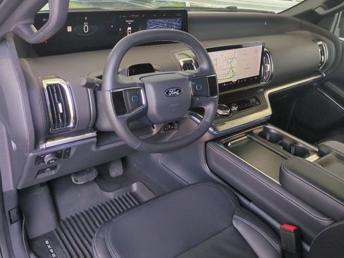 Used 2026 Ford Expedition Max Platinum w/ Stealth Appearance Package AWD/4WD image 9