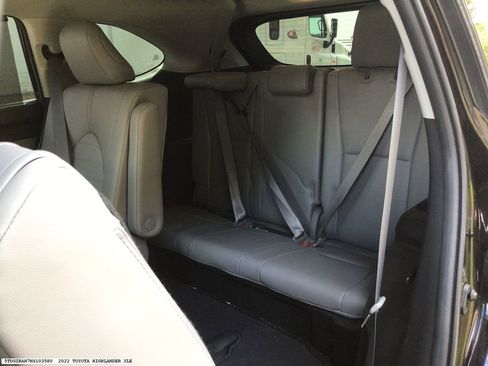 Used 2022 Toyota Highlander XLE FWD image 10