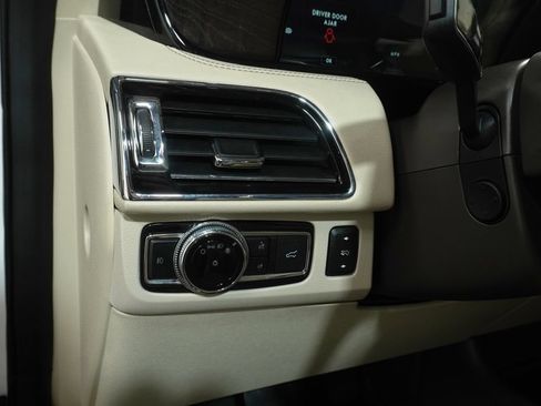 Used 2019 Lincoln Navigator L Reserve AWD/4WD image 34