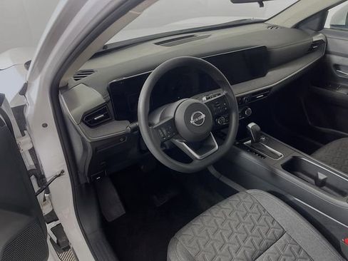 Used 2025 Nissan Kicks SV FWD image 10
