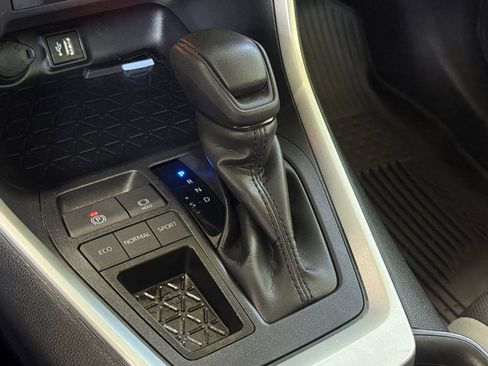Used 2025 Toyota RAV4 XLE w/ Convenience Package FWD image 16