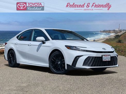 Used 2025 Toyota Camry SE FWD image 1