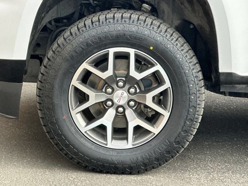 Used 2022 GMC Canyon AT4 w/ Driver Alert Package AWD/4WD image 25