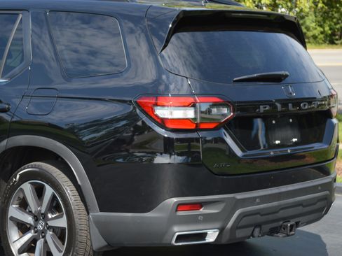 Used 2023 Honda Pilot Elite image 3