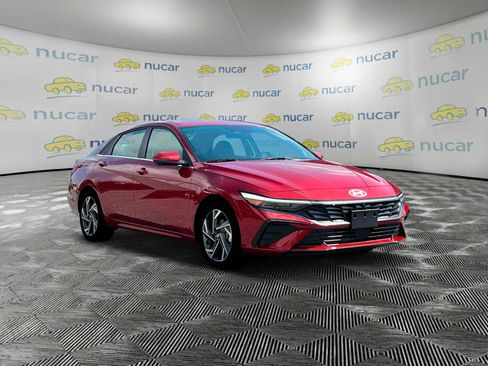 Used 2025 Hyundai Elantra Limited image 11