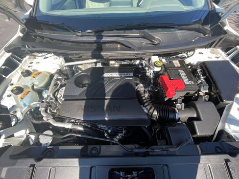 Used 2025 Nissan Rogue SV image 33