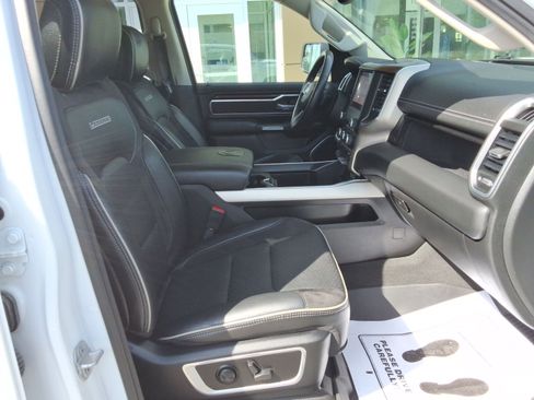 Used 2022 RAM 1500 Laramie AWD/4WD image 35