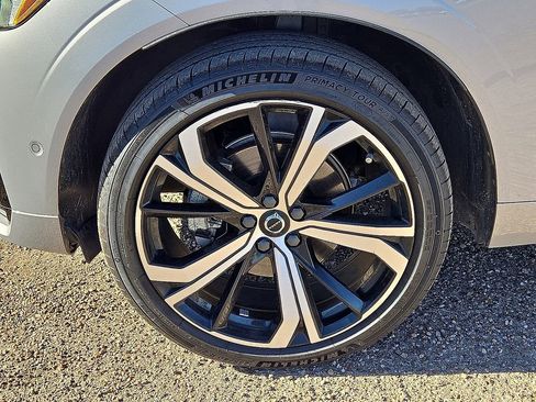 Certified 2023 Volvo XC60 B5 Ultimate image 12