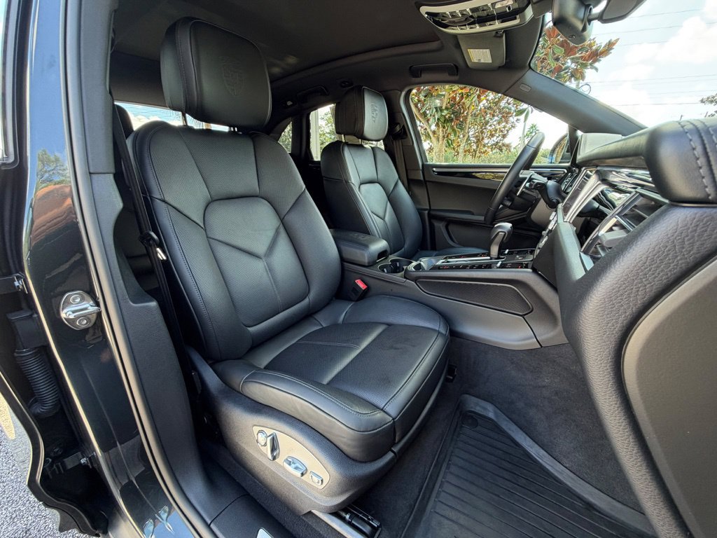 Certified 2025 Porsche Macan S AWD/4WD image 17