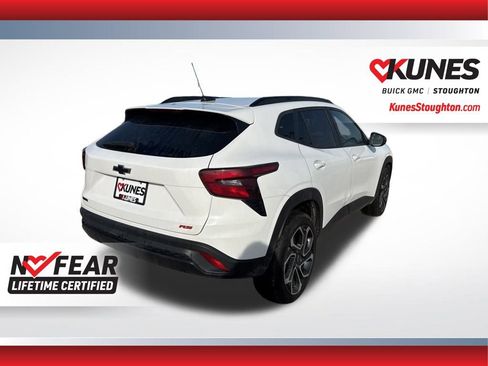 Used 2024 Chevrolet Trax RS w/ Sunroof Package image 11