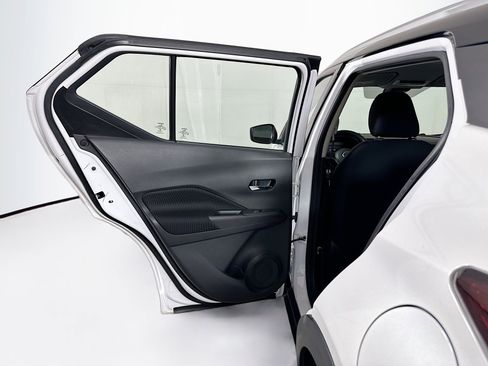 Used 2021 Nissan Kicks SV image 24