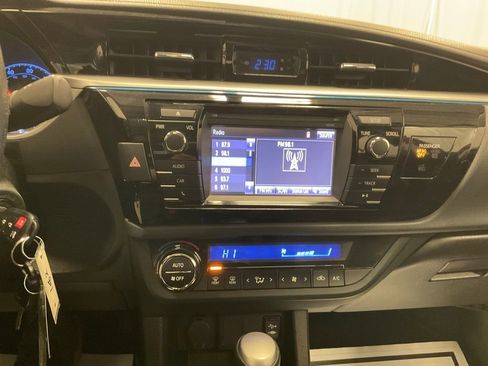 Used 2014 Toyota Corolla S image 6