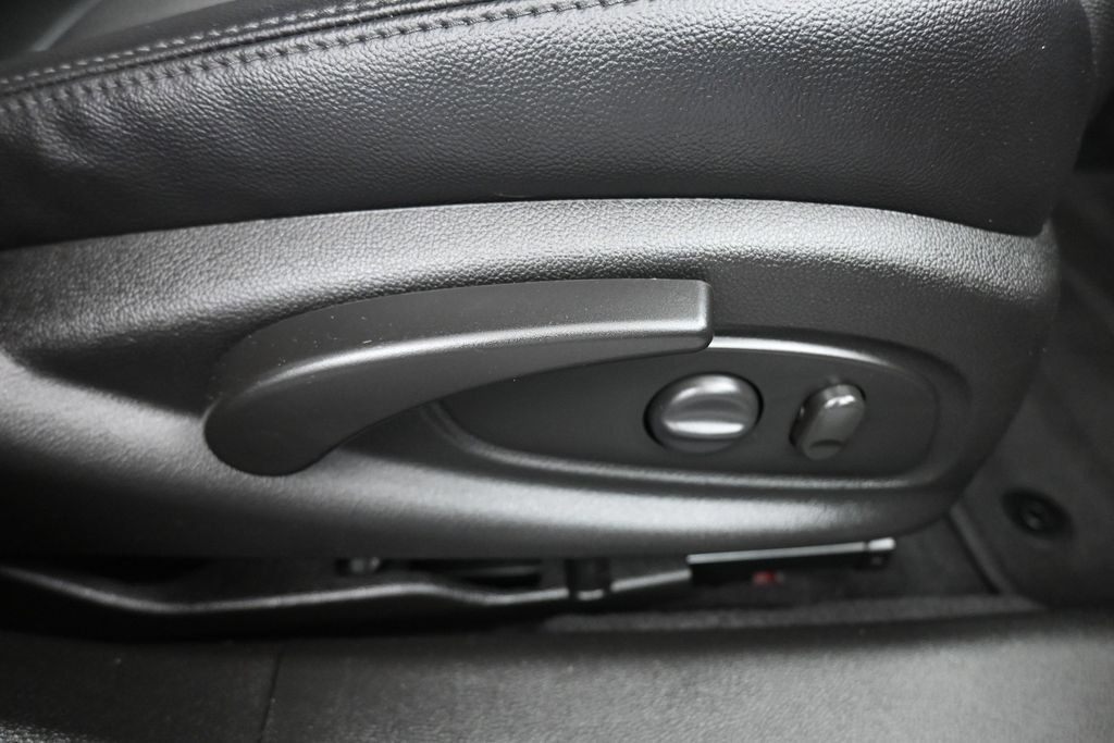 Used 2019 Chevrolet Impala LT FWD image 40