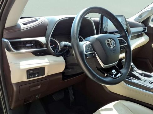 Used 2022 Toyota Highlander Limited AWD/4WD image 13