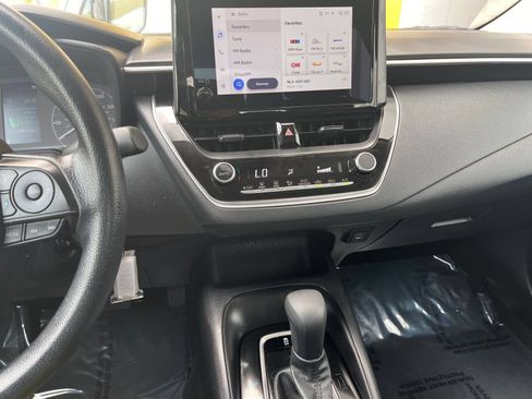 Used 2025 Toyota Corolla LE FWD image 17