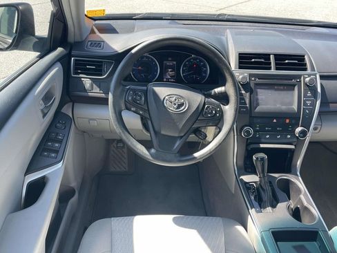 Used 2017 Toyota Camry LE FWD image 13