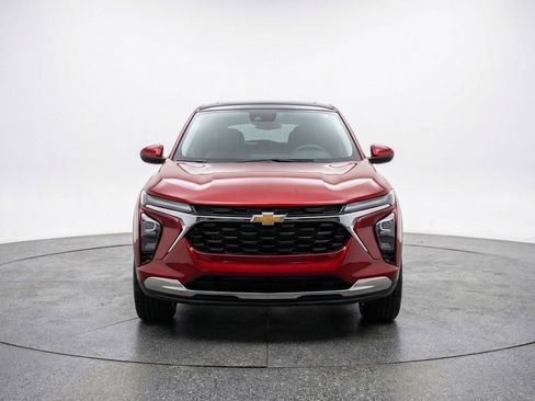 Used 2025 Chevrolet Trax LT w/ LT Convenience Package FWD image 2