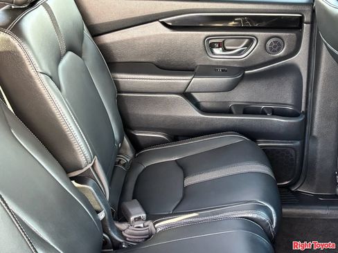 Used 2024 Honda Pilot Touring image 14