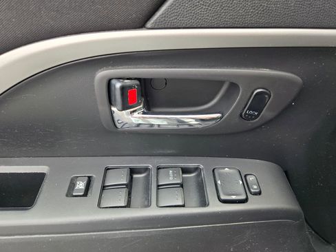 Used 2012 MAZDA MAZDA5 Sport FWD image 12