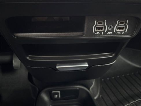 Used 2024 Chrysler Pacifica Touring image 22