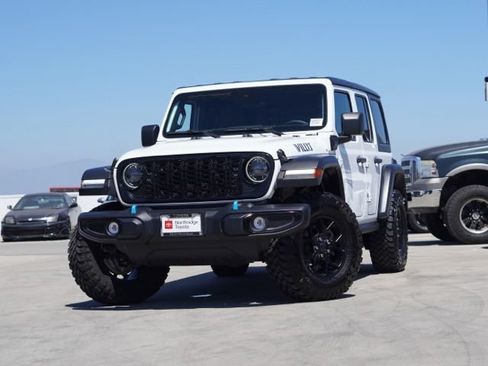 Used 2024 Jeep Wrangler Unlimited AWD/4WD image 3