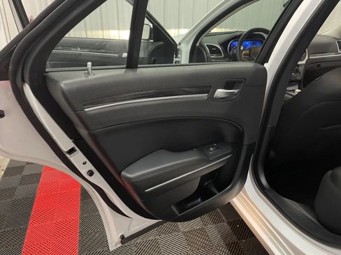 Used 2022 Chrysler 300 Touring AWD/4WD image 37