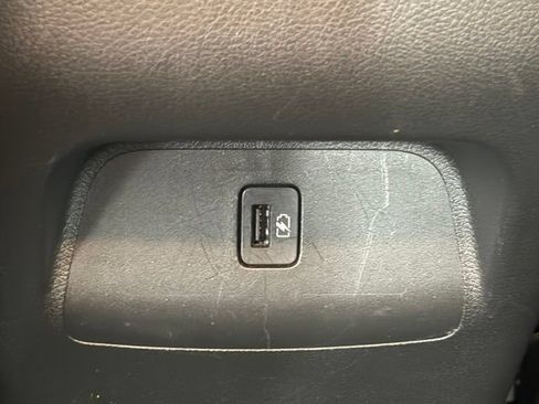 Used 2024 Nissan Sentra SV FWD image 9