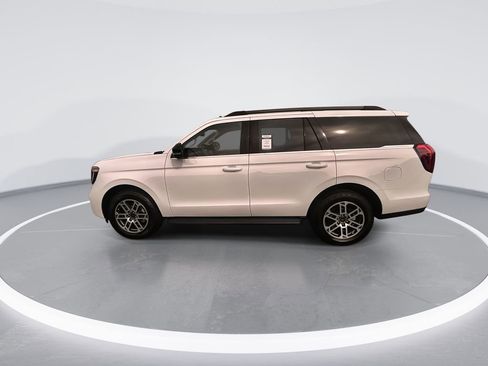 Used 2025 Ford Expedition Active image 5