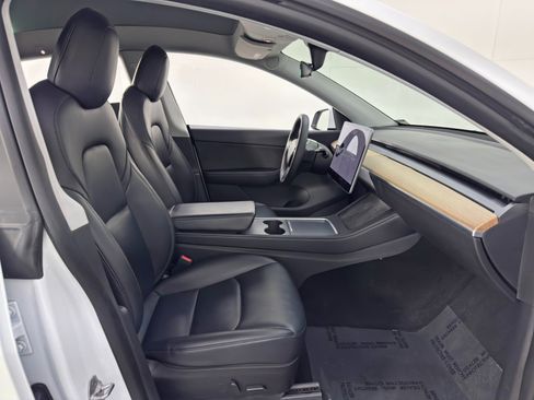 Used 2021 Tesla Model Y Long Range image 16