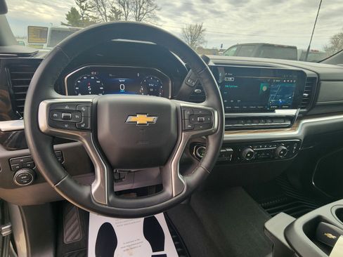 Used 2025 Chevrolet Silverado 2500 LT AWD/4WD image 15
