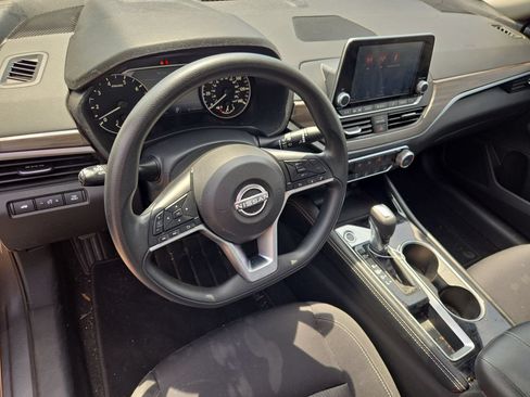 Used 2023 Nissan Altima 2.5 SV FWD image 10