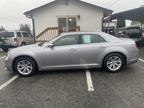 Used 2016 Chrysler 300 C image 1