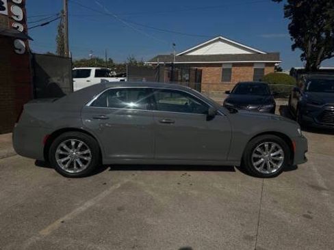 Used 2019 Chrysler 300 Touring L w/ Quick Order Package 22F AWD/4WD image 5