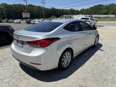 Used 2015 Hyundai Elantra SE w/ Option Group 02 FWD image 12