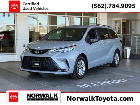 Certified 2023 Toyota Sienna XSE image 1