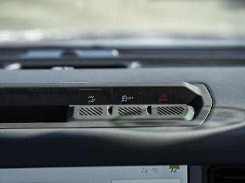 New 2025 Ford Bronco 4-Door image 21