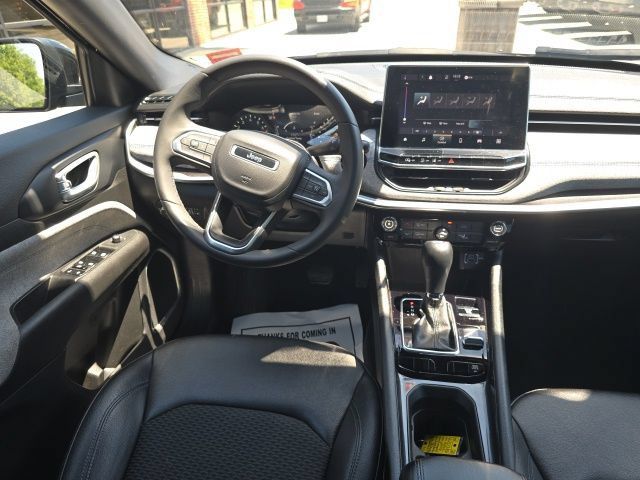 Used 2024 Jeep Compass Latitude AWD/4WD image 15