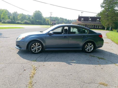 Used 2014 Subaru Legacy 2.5i Premium AWD/4WD image 10