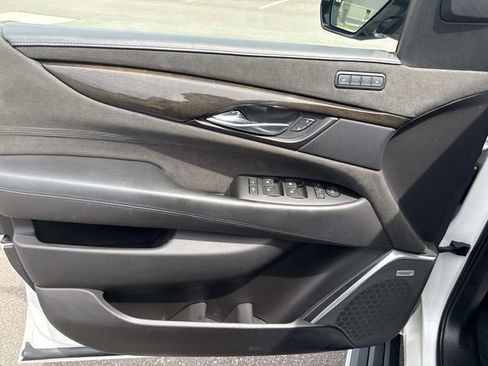 Used 2020 Cadillac Escalade Platinum AWD/4WD image 17