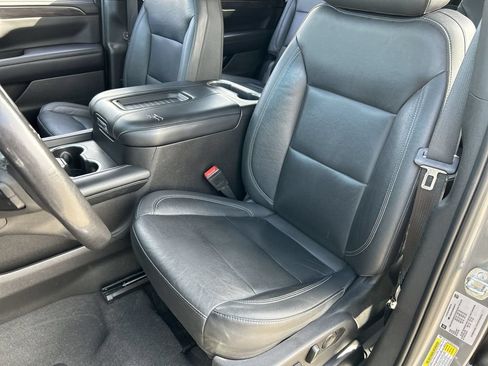 Used 2021 Chevrolet Tahoe Z71 w/ Luxury Package AWD/4WD image 19