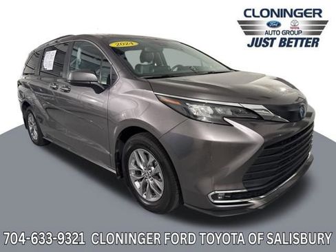 Used 2024 Toyota Sienna XLE w/ XLE Plus Package FWD image 1