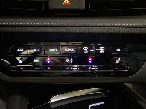 Used 2023 Buick Envision Essence image 40