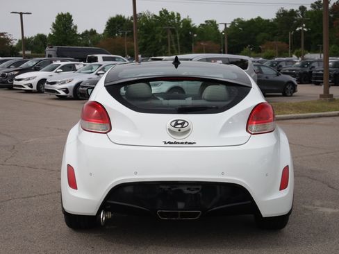 Used 2013 Hyundai Veloster w/ Tech Pkg FWD image 4