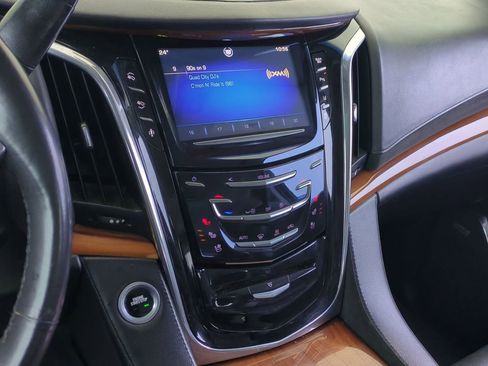 Used 2015 Cadillac Escalade Luxury image 32