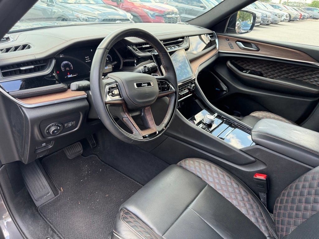 Used 2023 Jeep Grand Cherokee Summit AWD/4WD image 25