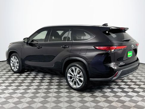 Used 2022 Toyota Highlander Limited FWD image 6